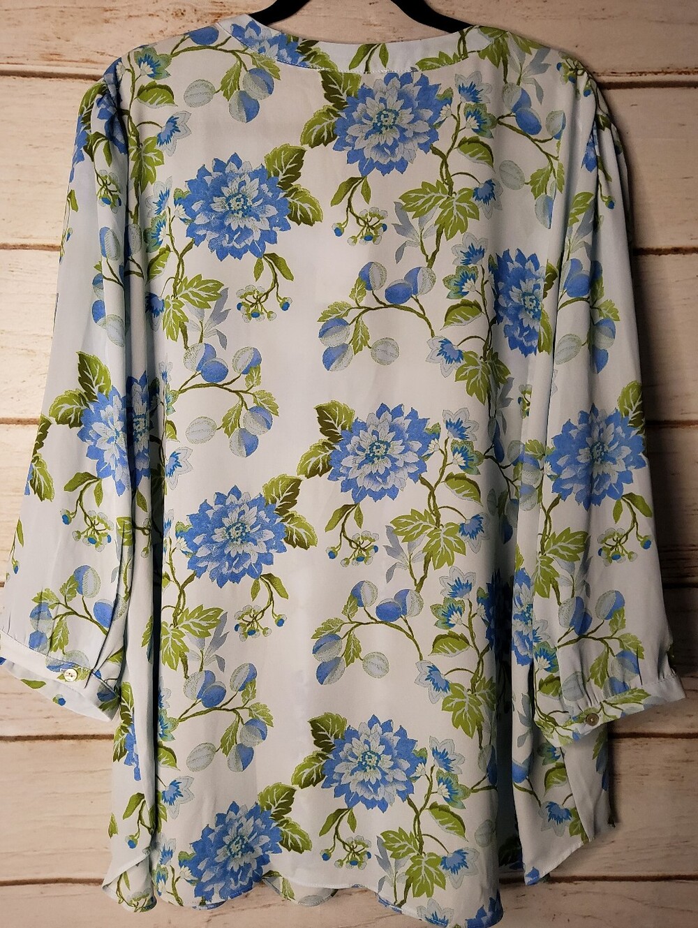 Rose & Olive Blue and Green Floral V Neck Tunic Blouse. NWT - Picture 2 of 8